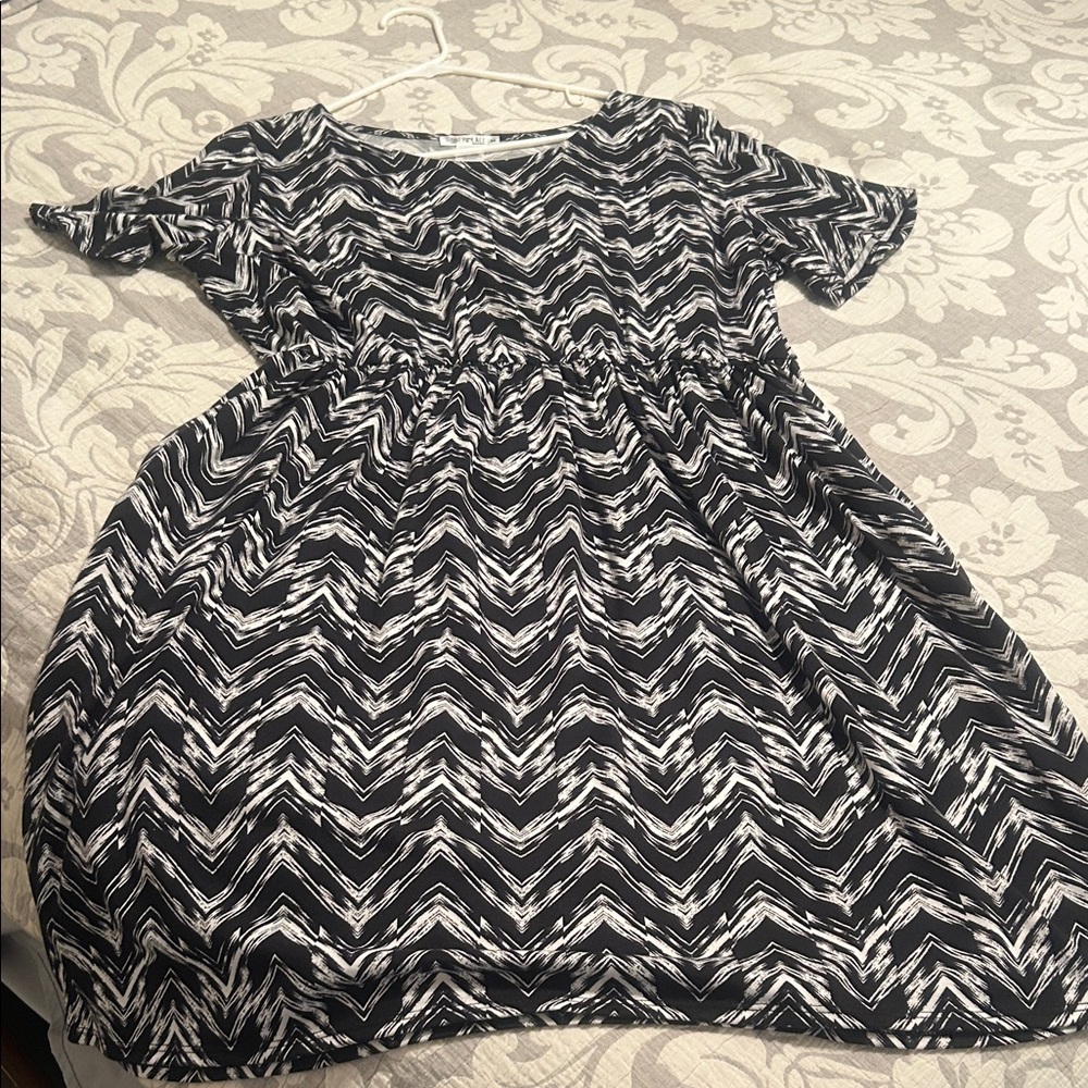 Honey and Lace Black and White Chevron Maxi Dress with Pockets